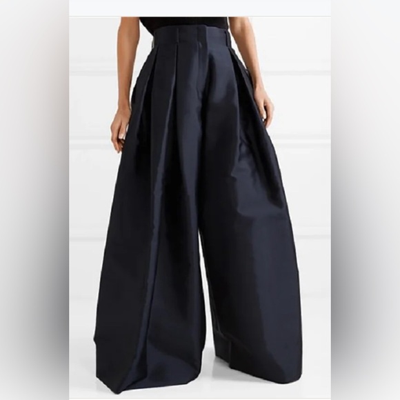 Career Babe - Picture 2 of 4